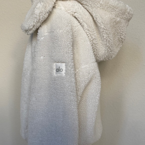 ALO Yoga Foxy Faux Sherpa Teddy Jacket - Picture 10 of 14